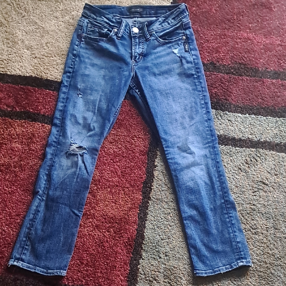 (32) Women's Silver Distressed Jeans